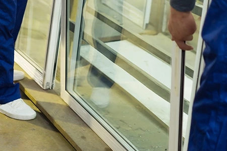 Commercial Glass Repair Technician in Lakeside, FL